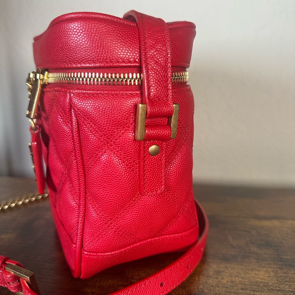 YSL Saint Laurent Red Quilted Leather 80s Vanity Crossbody with Gold Hardware - Picture 4 of 13